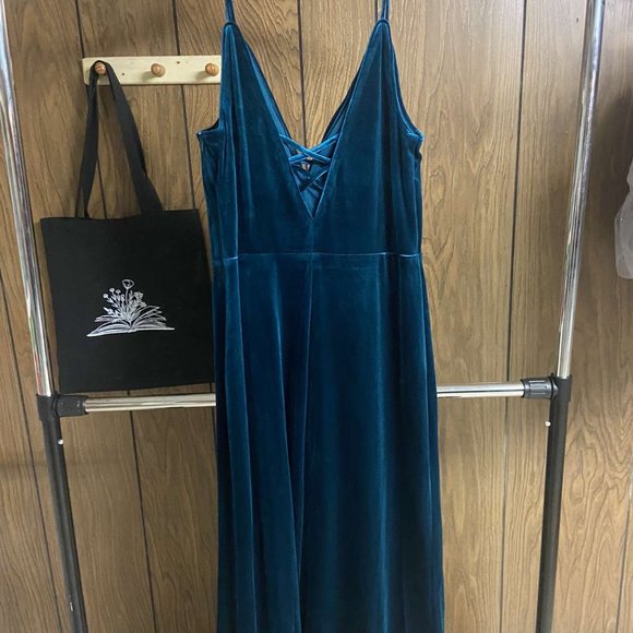 PROM DRESS - Picture 2 of 4